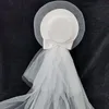 Chapeaux à bords avares Chapeau haut de forme en satin double couche blanc avec nœud Chapeau de soleil de mariée avec voiles Velo de Novia Accessoire de fête de mariage cheveux 230306