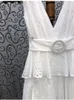 Sukienki swobodne bawełniany długi sukienka 2023 wiosna lato vestidos kobiety seksowne głębokie voll-de-de-neck pusta haft haft biały różowy maxi boho