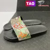 С дизайнером коробки мужчины женские тапочки цветочные туфли Smake Print Slide Summer Wide Sandal Beach Slipper Luxury Sandal