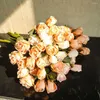 Fiori decorativi 4 teste gambo lungo Retro rosa di seta Decorazione di nozze artificiale Rami di plastica finti con foglie Decorazioni per la casa