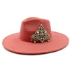 Cimri ağzı şapkalar kadın şapkası geniş ağzı basit kilise derbi üst şapka panama katı keçe fedoras şapka kadınlar için caz cap inci taç aksesuarları 230306