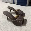 Scarpe firmate Pantofole da donna Sandali imbottiti Pantofole a punta quadrata Ciabatte sexy Lido Scivolo in morbida nappa Altezza tacco 9 cm Vibrazione estiva