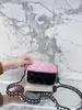 Destaque -se com a nossa bolsa de câmera de designer de bloco de cores - artesanato de couro premium moda moda portátil de luxuosas selas de selas
