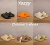 2023 عائلة مصمم جديد TN Kids Slipper Infant Child Summer Beach Outdoor Fashion Sandals Flax Orange Glow Green Green Remippers for Spring and Autumn 26-35