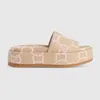 Canvas Mens Sliders tofflor 10a Summer Platform Designer Sandaler för kvinna Beach Inomhus Flat Loafers Slides tjocka botten broderi gummiläder flip flops