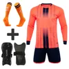 Utomhus Tshirts Anpassade vuxna barn Fotbollströjor Uniforms Tracksuit Boys Girls Soccer Clothes Set Free Soccer Shin Guards Pads Sock 230306