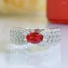 Klusterringar 925 Sterling Silver Wheat Ear Hollowed Out Ribbon Imitation Ruby Ring designad av kvinnlig minoritet