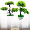 Decoratieve bloemen Desktop ornamentfeest levert kunstmatige planten gepot levensecht groene boom verwelkomend dennenbonsai huizendecoratie