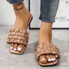 Sandaler 2023 Ny Grön Vävning Mjuka Utomhustofflor för Kvinnor Square Toe Platta Sandaler Kvinna Plus Size 43 Sommar Beach Flip Flops Kvinnor Z0306