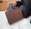 Bolsos de noche de diseñador Bolso grande de mano 2023 Moda Mujer Otoño e invierno Textura simple Mensajero de un solo hombro Atmósfera