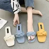 Tofflor vävande blå gula kvinnor 2023 Summer Beach Flip Flops Casual Slides Fashion Toe Beige Flat Shoes