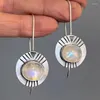 Orecchini pendenti vintage intagliati in metallo rotondo bianco pietra di luna per le donne gioielli tribali color argento antico gancio lungo