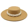 Stingy Brim Hats Spring Autumn Women's Cap Hatts Bowler Round Fedoras Wide Brim Pearl With Chain Headgear Chapel Beach Wedding Picture Elegant 230306