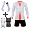 Utomhus Tshirts Anpassade vuxna barn Fotbollströjor Uniforms Tracksuit Boys Girls Soccer Clothes Set Free Soccer Shin Guards Pads Sock 230306