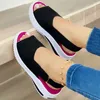 Sandały Buty dla kobiet Summer Nowe oddychające kliny Sneakery buty kobiety plus size buty kobiety trenerzy płaskie wulkanize buty sportowe sandały Z0306