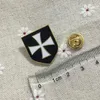 Pins broszki 50pcs Black Shield Christian Army Crusader Knights Templar Masonic Lapel Pin i Mason Enamel Baine White Cross Drop Dhp4z