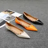 حذاء اللباس 2023 العلامة التجارية ربيع نساء مضخات الأزياء السوداء برشام مدبب إصبع القدم على مكتب للسيدات منخفضة الكعب أنثى 230307