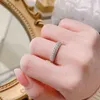 Bröllopsringar tunna kubiska zirkoniumgåva romantiska grossistdiktiga fidget ringer högkvalitativa kvinnliga smycken mikro pave fancy dating dating