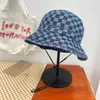 洗浄されたチェスボード格子縞のデニムフラットトップ折りたたみ式ソフトブリムバケツハット女性春と夏のカジュアルレトロバケツ帽子