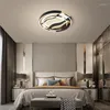 フェイルライトは、ホワイエの寝室ダイニングルームキッチンの装飾用のリモートコントロール照明シャンデリアで導かれます。