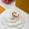 Anello di fidanzamento di moda per le donne Anello d'amore in acciaio al titanio Argento Designer 18K Placcato oro Lettera Gioielli Misura regolabile