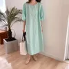 Sukienki imprezowe Kobiety Summer Casual Mint Green Cotton Oversize Długie sukienka okrągła kołnierz luźne kieszenie midi