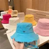 Klasikler Tasarımcı Kova Şapkası Kadınlar için Yıpranmış Kapak Casquette Bob Geniş Kötü Şapkalar Açık Seyahat Şapkaları İçin Güneşlik