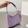 Högkvalitativ mode hobo väska lyxdesigner handväska nylon axel rem tote handväska metallhänge axlar väskor mini plånbok kvinnor handväskor