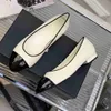 Klassisk designerklänningskor Spring och Autumn Ballet Flats Dance Shoes Fashion Women Black Flat Boat Shoe Sandal Lady Leather Lazy Loafers X16B