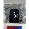 Kvinnors stickor Tees Designer 2023 Spring Summer Jacquard Cut-Out Vest Design Fashionable Knitted Tops Clothing Black T249