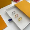 Kadınlar için moda nişan yüzüğü titanyum çelik gümüş aşk yüzüğü tasarımcısı 18k altın kaplama mektup mücevher ayarlanabilir boyut