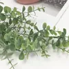Kwiaty dekoracyjne sztuczne rośliny plastikowe pozostawia zielony eukaliptus gałąź do ogrodu dekoracja ślubna sztuczna liście salon