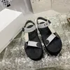 Sandália LOEWS Paulas Ibiza Chinelos Espadrille color block webbing Spain Cinza bege logo jacquard com tiras em cima de uma palmilha de juta inspirada em espadrille preta Sandálias