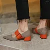 Sukienka buty 2023 Spring Women Sieżą palec nosek Chunky Heel Houndstooth Tkanina Wysokie pompki Modna Mieszana Kolor Plac Button