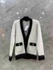 Kvinnors tröjor Designer New Brand Jacket 2023 Spring Ootd Fashion Sexig Metal Buckle Coat Cardigan Designer High-klass Leisure Coat Birthday DFGF