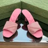 Novos chinelos de salto alto mulheres chinelos de moda de luxo sandálias Primavera Praça grossa do verão com couro confortável Suture Suture Tamanho clássico 35-39