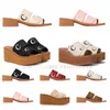 2023 Luxe Rose Femmes Sandales Pantoufles Semelles épaisses Plat Woody Mules Désert Noir Blanc Bleu Rose Jaune Beige Sandale Chaussures Intérieur Extérieur Plage Maison Slipper Slide