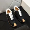 Zapatos casuales negros para hombres y mujeres Flow Runner en nylon y gamuza Zapatilla con cordones con una parte superior suave y suela de ondas de goma color miel zapatos de cuero