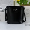 Designer de cordão sacos mulheres bolsas safiano couro triângulo balde saco luxo underarm crossbody sacos moda clássico carta senhoras carteira forro de náilon