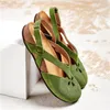 Sandalen vrouwen zomer 2023 platte schoenen retro rome samdals uitgehold casual vaste kleur comfortabele strand dames
