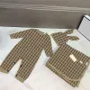 Marke Neugeborenen Baby Strampler Hüte Decken Designer Brief Mädchen Jungen Overalls Onesies Kinder Kleidung Geburtstag Geschenke