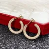 Boucles d'oreilles cerceaux Huggie Huitan Full Cubic Zirconia pour les femmes Bling Gold Color Circle Engagement Mariage Bijoux Trendy 2023Hoop