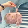 poignée supérieure Miumiu Matelasse sac à bandoulière bowling Miu Hobo sacs à main fourre-tout de luxe Womens Man Designer portefeuille sac à main bandoulière Pochette en cuir véritable sacs carrés décontractés