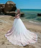 Abiti da ragazza di fiori rosa e bianchi per matrimoni Sheer Off Shoulder Boho Beach Abito da prima comunione per bambini Abiti da spettacolo con applicazioni di pizzo