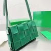 2023 Nya toppläderplädsläder Läder på väskor Designer Lady Handväskor Messenger Green Clutch Bags Multicolor Padded Cassette Cross Body Purse Bankett Totes