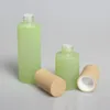 Bottiglie di stoccaggio Spray / lozione / toner in vetro verde con tappo in legno giallo Contenitore per imballaggio cosmetico da 20 ml Commercio all'ingrosso