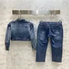 23SS Coton Femmes Designer Deux Pièces Pantalons Ensembles Avec Lettre Boutons Filles Marque Milan Runway Denim Jogging Veste De Survêtement Crop Tops Bomber Et Pantalon Mi-mollet Jeans