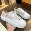 Toppkvalitet läder sneaker män kvinnor skor svart vit med jordgubbe våg mun tiger webbtryck vintage tränare casual sneakers