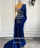 Partykleider Verngo Royal Blue Satin Perlen Lange Ärmel Abendkleider mit abnehmbarer Schleppe V-Ausschnitt Dubai Frauen Luxus formelle Ballkleider 230307