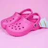 Croc heren dames designer sandalen klomp heren zomer strandslippers kinderen volwassen waterdichte slides balck wit roze groen dames verpleegkunde ziekenhuis buitenschoenen